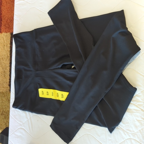 Black Bow combo  short sleeved t-shirt and leggings : Size Small - Picture 8 of 9